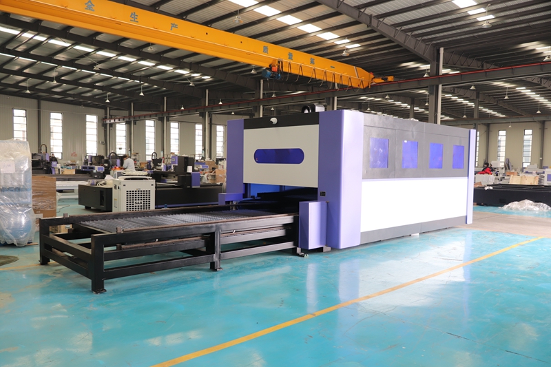 Industrial 3015 6000 watt Fibe - مراجعة Industrial Laser Metal Cutting Machine وسعره