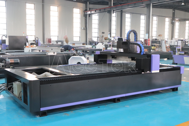 2000W 3000W Cnc Sheet Metal Fi - مراجعة Industrial Laser Cutter For Metal وسعره
